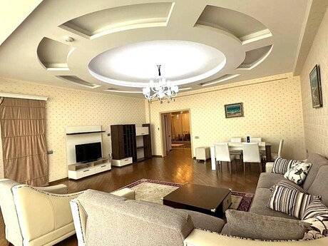 4-room apartment for rent, 215 m², Sahil: 3 000 ₼/mo 2