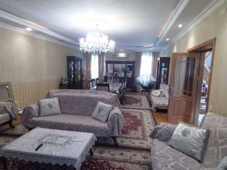 10 otaqlı həyət evi/bağ evi - Azadlıq Prospekti m. - 600 m²