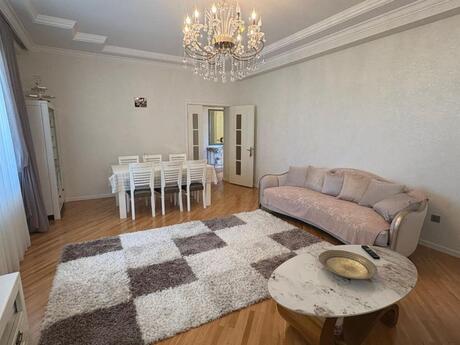 3 otaqlı mənzil, 130 m², İnşaatçılar: 383 000 ₼ 2