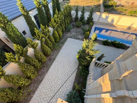 6 otaqlı həyət evi/bağ evi - Mərdəkan q. - 400 m²