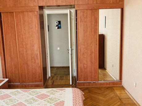 3 otaqlı köhnə tikili - 28 May m. - 70 m²