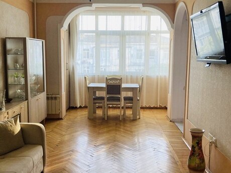 3 otaqlı köhnə tikili - 28 May m. - 70 m²