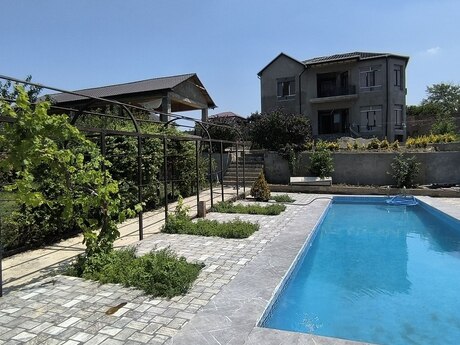 6-комн. дом/дача - пос. Горадил - 300 м²