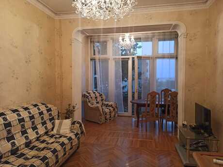 Elan №6281649 - Bakı, İçəri Şəhər m., 2 otaqlı, 70 m², 4/5 mərtəbə