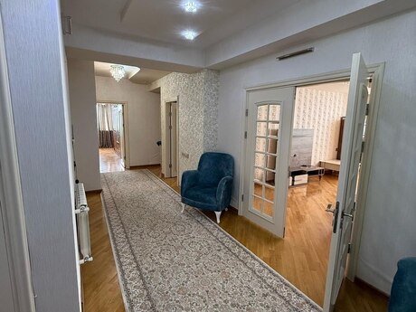 Elan №6281673 - Bakı, Neftçilər m., 3 otaqlı, 141 m², 18/18 mərtəbə