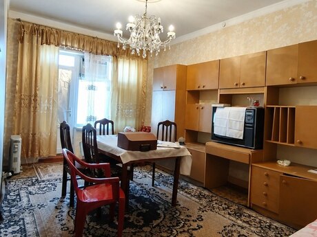 4 otaqlı köhnə tikili - Nəsimi m. - 115 m²