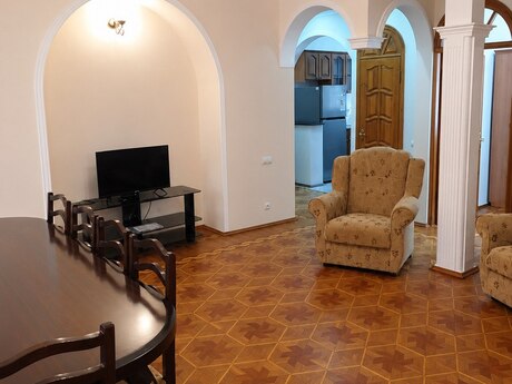3 otaqlı köhnə tikili - Nəsimi r. - 75 m²