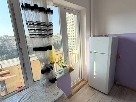 2 otaqlı köhnə tikili - Xalqlar Dostluğu m. - 52 m²