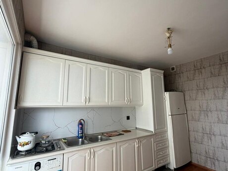 2 otaqlı köhnə tikili - 8 Noyabr m. - 66 m²