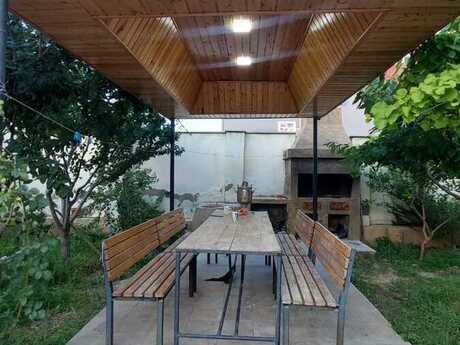 6 otaqlı həyət evi/bağ evi - Masazır q. - 200 m²