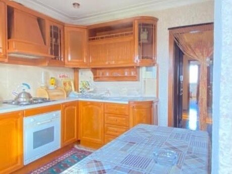 3 otaqlı köhnə tikili - Azadlıq Prospekti m. - 90 m²