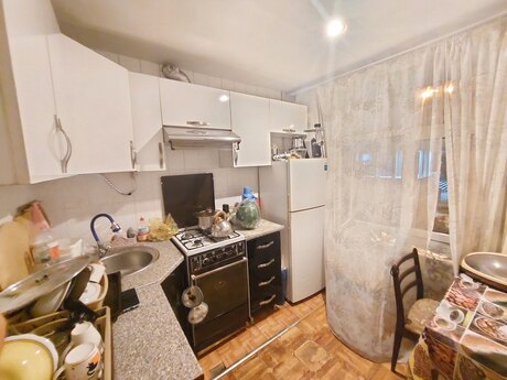3 otaqlı köhnə tikili - Azadlıq Prospekti m. - 80 m²