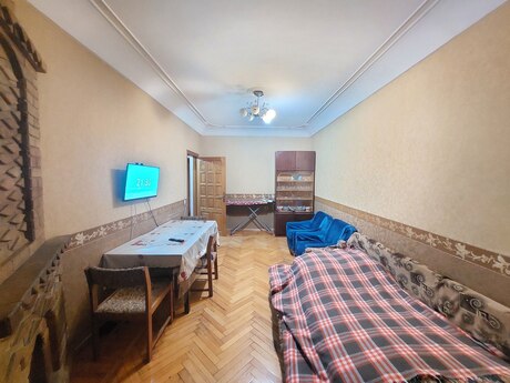 3 otaqlı köhnə tikili - Azadlıq Prospekti m. - 80 m²