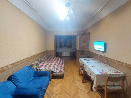 3 otaqlı köhnə tikili - Azadlıq Prospekti m. - 80 m²