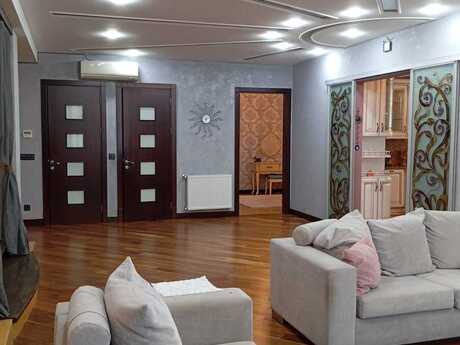8 otaqlı mənzil, 412 m², Elmlər Akademiyası: 920 000 ₼ 2
