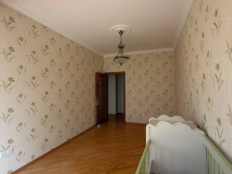 4 otaqlı mənzil, 190 m², 28 May: 500 000 ₼ 4