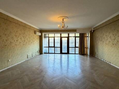 4 otaqlı mənzil, 190 m², 28 May: 500 000 ₼ 2