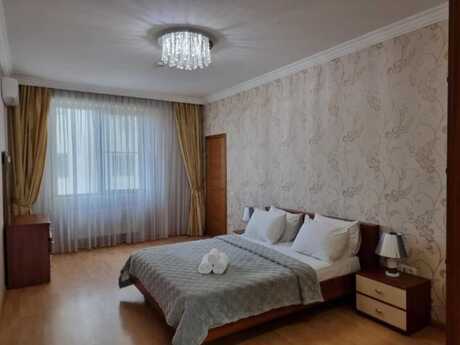 3-комн. новостройка - м. Сахил - 136 м²