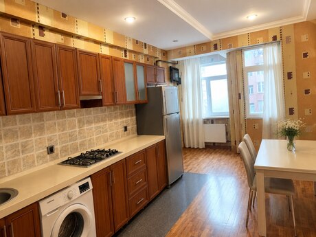 Elan №6283043 - Bakı, Yeni Yasamal q., 3 otaqlı, 120 m², 4/12 mərtəbə