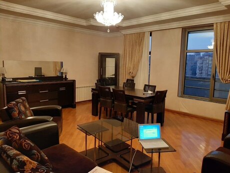 Kirayə 4 otaqlı mənzil, 215 m², Nizami: 1 000 ₼/ay 2