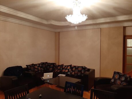 Kirayə 4 otaqlı mənzil, 215 m², Nizami: 1 000 ₼/ay 3