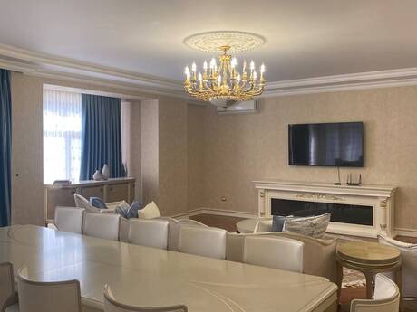 4 otaqlı mənzil, 220 m², 28 May: 1 100 000 ₼ 3