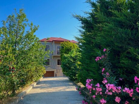 5 otaqlı həyət evi/bağ evi - Novxanı q. - 180 m²