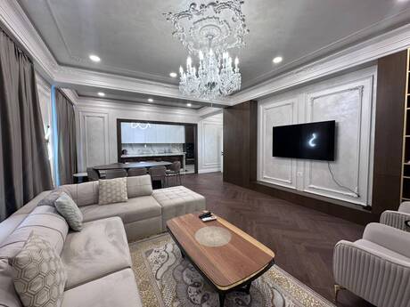 4 otaqlı yeni tikili - Ağ şəhər q. - 220 m²
