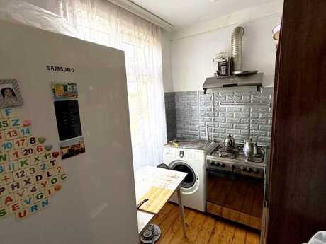 Qara Qarayevdə 3 otaqlı köhnə tikili mənzil satılır, 70 m², 164 000 AZN, şəkil 2 / 8