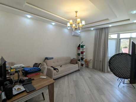 Elan №6283712 - Bakı, Qaraçuxur q., 2 otaqlı, 70 m², 3/4 mərtəbə