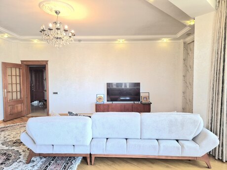 Аренда: 2-комнатная квартира, 110 м², 28 May: 1 700 ₼/мес 2
