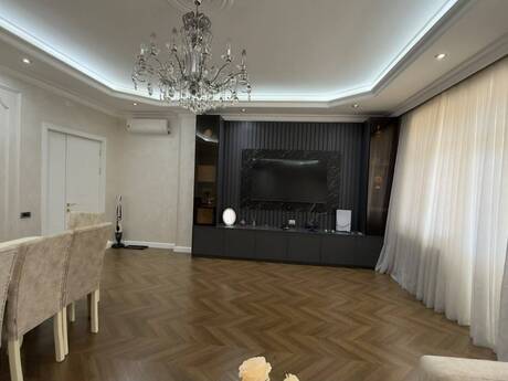4-комнатная квартира, 158 м², Elmlər Akademiyası: 450 000 ₼ 4