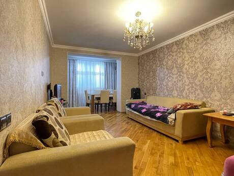 3-комн. вторичка - м. Иншаатчылар - 70 м²