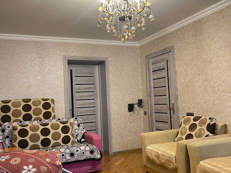 3-комн. вторичка - м. Иншаатчылар - 70 м²