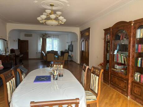 Elan №6284538 - Bakı, Elmlər Akademiyası m., 5 otaqlı, 285 m², 2/9 mərtəbə