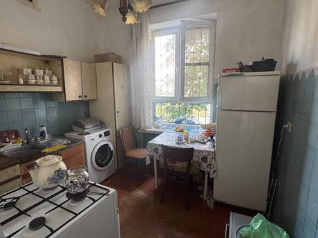 2 otaqlı köhnə tikili - Bakıxanov q. - 70 m²