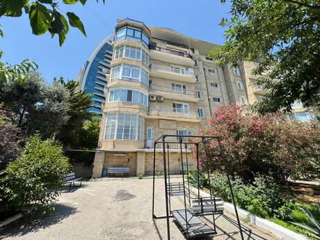 5 rooms · 300 m² · floor 4/5, İçəri Şəhər
