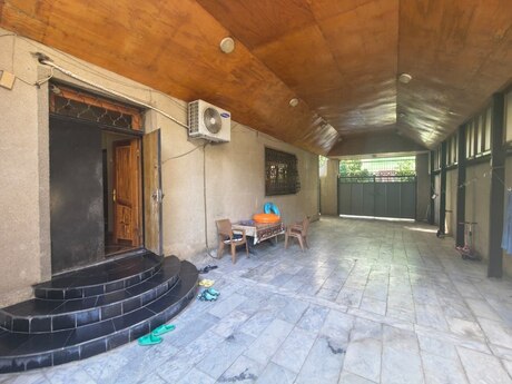 5 otaqlı həyət evi/bağ evi - Bakıxanov q. - 200 m²
