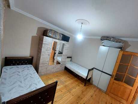 4 otaqlı həyət evi/bağ evi - İnşaatçılar m. - 120 m²