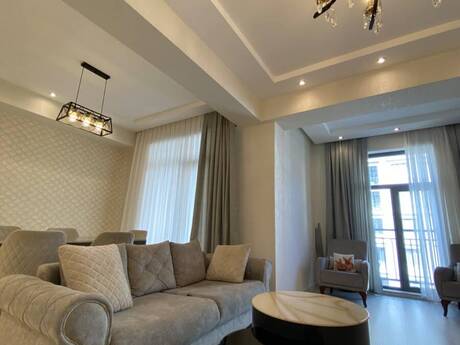 2-комн. новостройка - м. 28 мая - 90 м²
