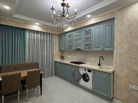 3-комн. новостройка - м. 28 мая - 100 м²