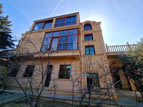 6-комн. дом/дача - пос. Горадил - 400 м²
