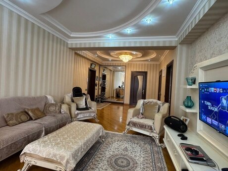 Elan №6287612 - Bakı, İnşaatçılar m., 3 otaqlı, 140 m², 8/18 mərtəbə