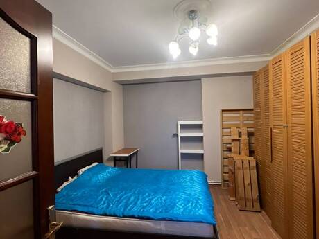 3 otaqlı köhnə tikili - Elmlər Akademiyası m. - 110 m²