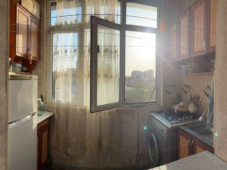 2 otaqlı köhnə tikili - Qara Qarayev m. - 40 m²