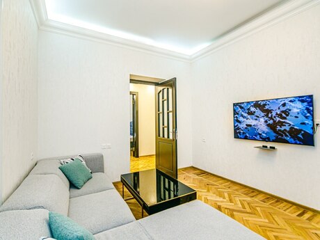 Elan №6288601 - Bakı, Sahil m., 3 otaqlı, 83 m², 2/5 mərtəbə