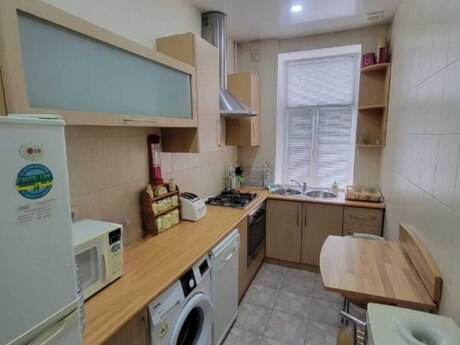 2 otaqlı köhnə tikili - Sahil m. - 60 m²