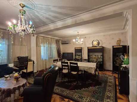 5 otaqlı köhnə tikili - 8-ci mikrorayon q. - 120 m²