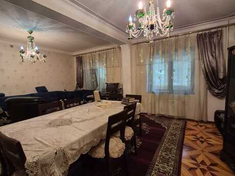 5 otaqlı köhnə tikili - 8-ci mikrorayon q. - 120 m²
