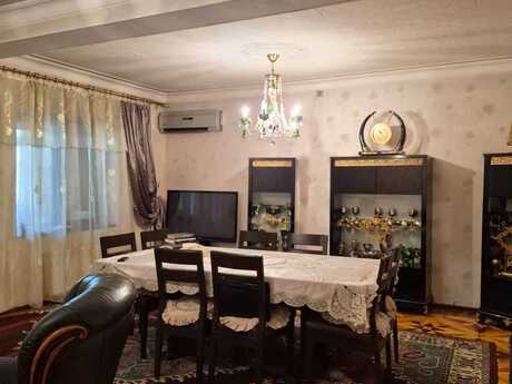 5 otaqlı köhnə tikili - 8-ci mikrorayon q. - 120 m²